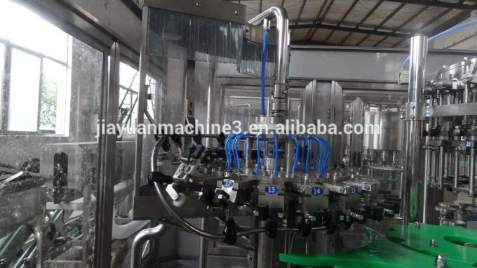 آلة تعبئة البيرة الغازية بالمياه الغازية لخط إنتاج المشروبات الغازية