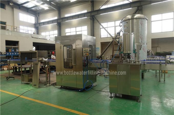 خط تعليب مصنع الجعة ذو الضغط الكربوني 2000cans / H 0