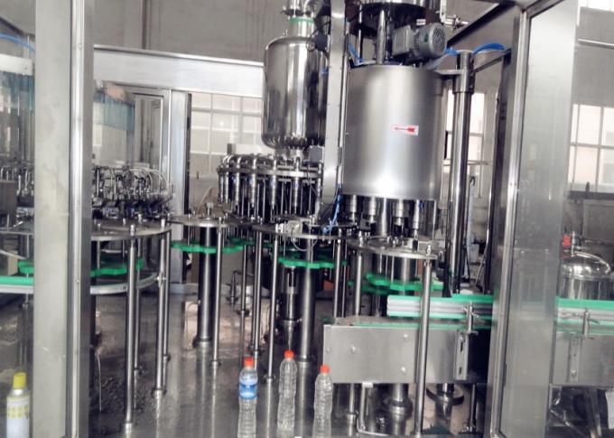 Safe Commercial Bottling Equipment , 2500kg/H Automatic Bottle Filling Machine 2